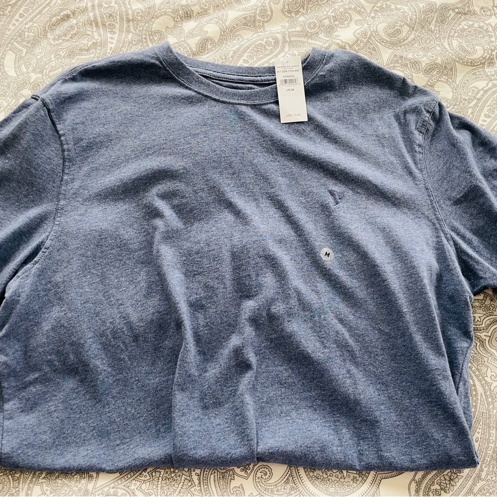 American Eagle Men’s super soft tshirt